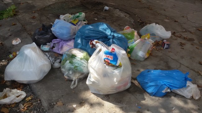Castrovillari, raccolta rifiuti. «Città in ginocchio, cambiare gestione del servizio»