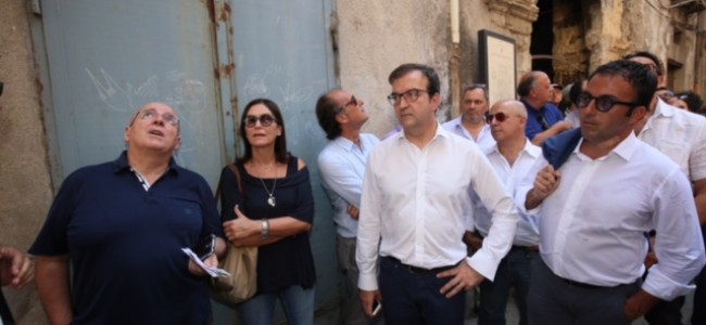 Cosenza, Oliverio visita il centro storico e assicura nuovi investimenti Cosenza, Oliverio visita il centro storico e assicura nuovi investimenti