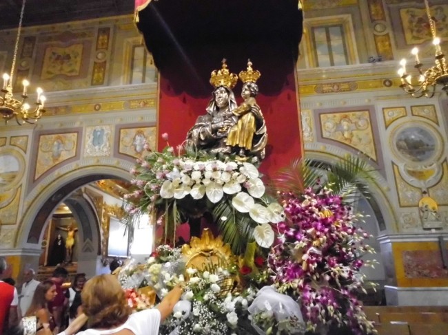Rossano, l’Achiropita in processione nelle zone colpite dal nubifragio Rossano, l’Achiropita in processione nelle zone colpite dal nubifragio