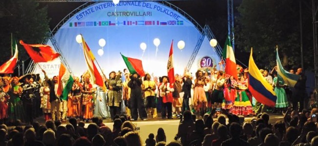 Castrovillari saluta i popoli dell’Estate Internazionale del Folklore Castrovillari saluta i popoli dell’Estate Internazionale del Folklore