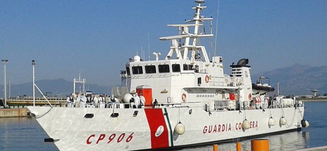 Un altro sbarco di migranti a Corigliano. Al via il trasferimento nei centri d’accoglienza Un altro sbarco di migranti a Corigliano. Al via il trasferimento nei centri d’accoglienza