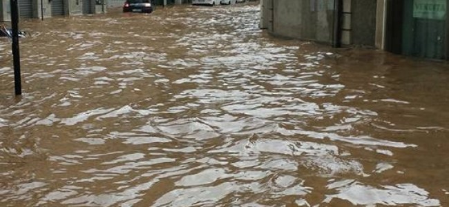 Bomba d’acqua sullo Jonio cosentino. Strade allagate e smottamenti Bomba d’acqua sullo Jonio cosentino. Strade allagate e smottamenti