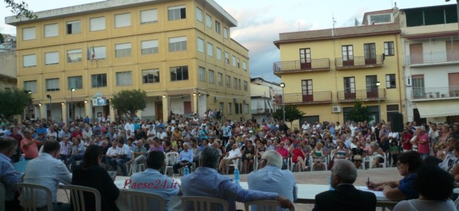 Ospedale Trebisacce, piazza infuocata. Scura “salvato” dai Carabinieri Ospedale Trebisacce, piazza infuocata. Scura “salvato” dai Carabinieri