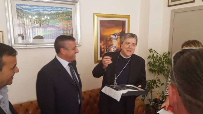 Cassano, vescovo Savino in visita al Palazzo di Città