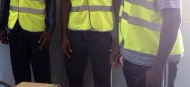 Rossano, donati cento giubbotti ai lavoratori stranieri della Piana di Sibari Rossano, donati cento giubbotti ai lavoratori stranieri della Piana di Sibari