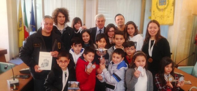Rossano, Lombardo incontra i piccoli campioni di karate Rossano, Lombardo incontra i piccoli campioni di karate