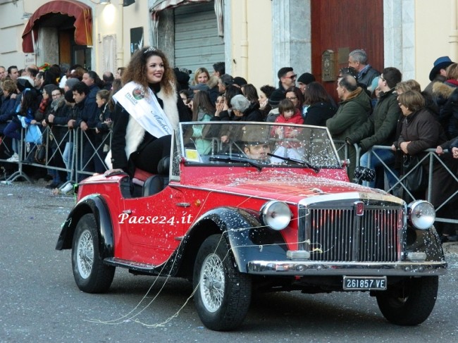 Domenica di sfilata al Carnevale di Castrovillari. FOTOGALLERY Domenica di sfilata al Carnevale di Castrovillari. FOTOGALLERY
