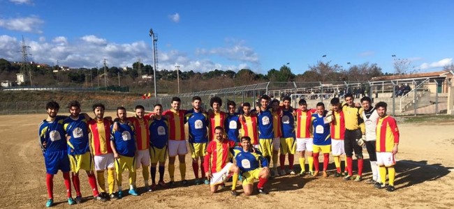 Calcio, 2^ categoria. Oriolo frena Krosia. Amendolara ne fa otto e si gode la vetta Calcio, 2^ categoria. Oriolo frena Krosia. Amendolara ne fa otto e si gode la vetta