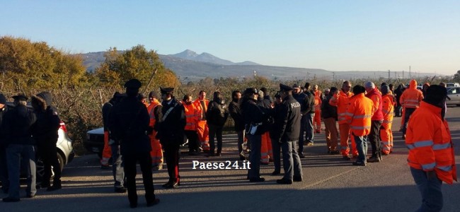 Cantiere Firmo-Sibari. Lavoratori senza salario davanti sede Anas di Cosenza Cantiere Firmo-Sibari. Lavoratori senza salario davanti sede Anas di Cosenza