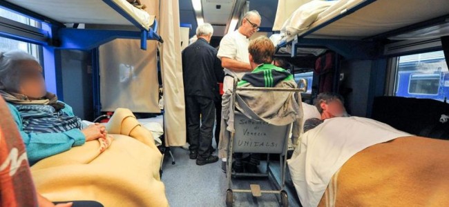 Cresce Unitalsi di Trebisacce. Associazione che accompagna i malati a Lourdes Cresce Unitalsi di Trebisacce. Associazione che accompagna i malati a Lourdes