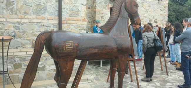 Presentato il Cavallo di Troia al parco archeologico di Francavilla Presentato il Cavallo di Troia al parco archeologico di Francavilla