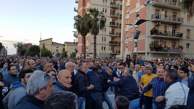 Rossano. Tenta di aggredire Salvini durante comizio, bloccato