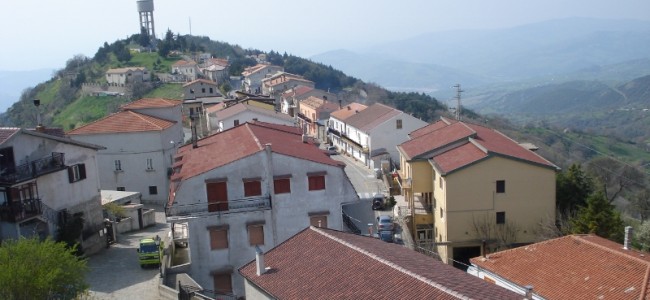 Nuova luce per Nocara. E il sindaco attacca Enel: «Strozzinaggio legalizzato» Nuova luce per Nocara. E il sindaco attacca Enel: «Strozzinaggio legalizzato»