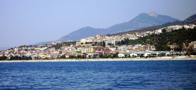 Trebisacce e la Bandiera Blu che fa discutere. «Tanti cittadini non la meritano» Trebisacce e la Bandiera Blu che fa discutere. «Tanti cittadini non la meritano»