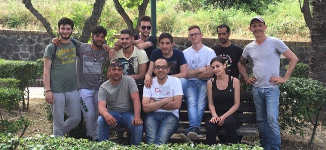 Cassano, quando la città è di tutti. Giovani ripuliscono parco pubblico Cassano, quando la città è di tutti. Giovani ripuliscono parco pubblico