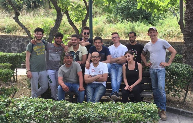 Cassano, quando la città è di tutti. Giovani ripuliscono parco pubblico Cassano, quando la città è di tutti. Giovani ripuliscono parco pubblico