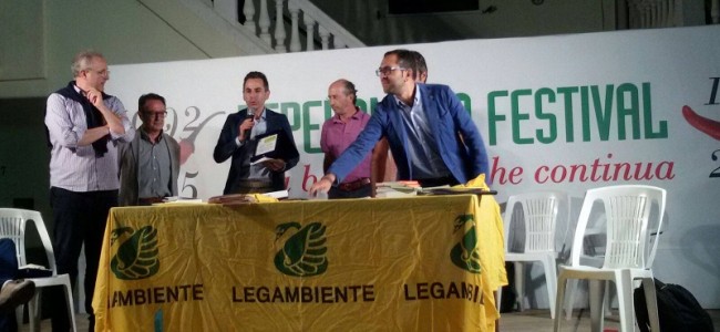 Legambiente premia sindaco di San Lorenzo Bellizzi per aver puntato sulle fonti rinnovabili Legambiente premia sindaco di San Lorenzo Bellizzi per aver puntato sulle fonti rinnovabili