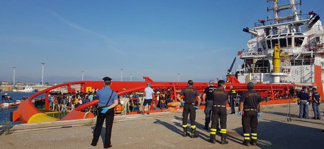 Nuovo sbarco di migranti al porto di Corigliano Nuovo sbarco di migranti al porto di Corigliano