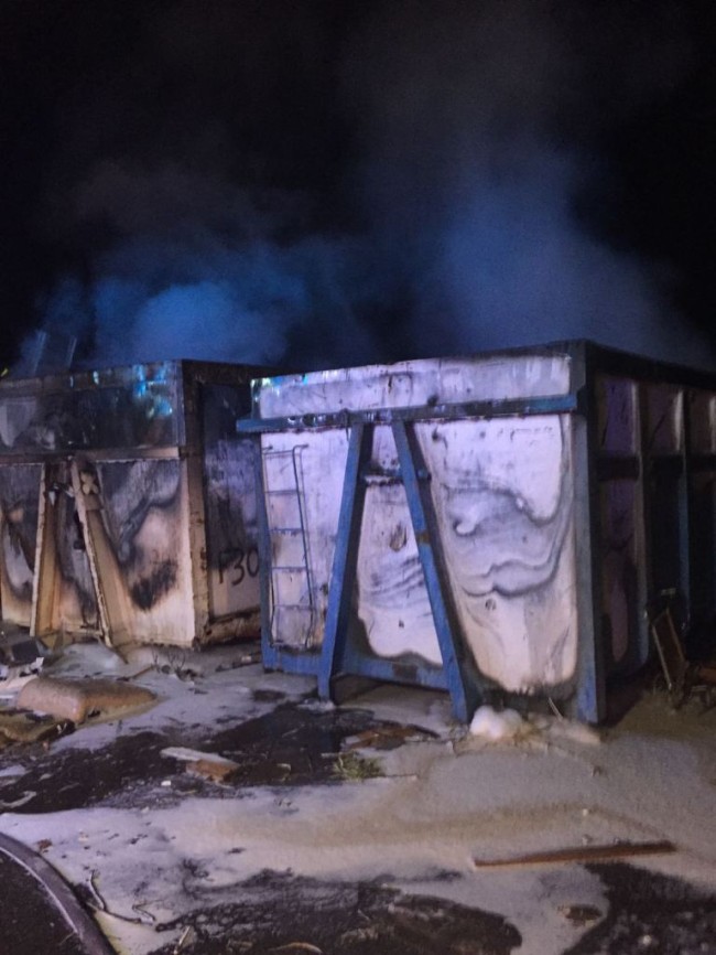 Villapiana, rifiuti in fiamme all’isola ecologica Villapiana, rifiuti in fiamme all’isola ecologica