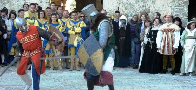 “Aspettando Federico II”. Giornata medievale al castello di Rocca Imperiale “Aspettando Federico II”. Giornata medievale al castello di Rocca Imperiale