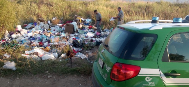 Castrovillari. Abbandono rifiuti, accordo tra Comune e Forestale. Già le prime multe Castrovillari. Abbandono rifiuti, accordo tra Comune e Forestale. Già le prime multe