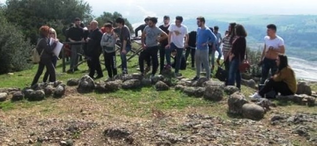 Studenti alla Giornata Archeologica di Francavilla. Laboratori, dibattiti e dolci della Magna Grecia Studenti alla Giornata Archeologica di Francavilla. Laboratori, dibattiti e dolci della Magna Grecia