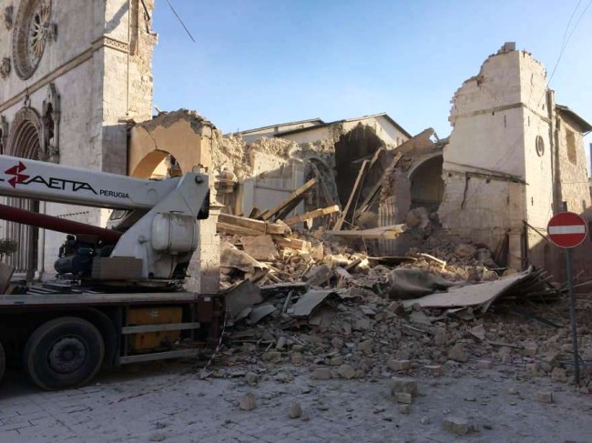 «Terremoto in Calabria provocherebbe disastro». Tanti comuni non aggiornano i Piani di Emergenza «Terremoto in Calabria provocherebbe disastro». Tanti comuni non aggiornano i Piani di Emergenza