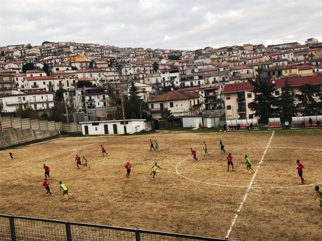 Calcio, Seconda Categoria. Oriolo “espugna” il suo campo e risale la classifica Calcio, Seconda Categoria. Oriolo “espugna” il suo campo e risale la classifica