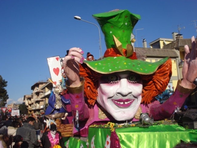 Castrovillari, Comune cerca artigiani per i carri di Carnevale