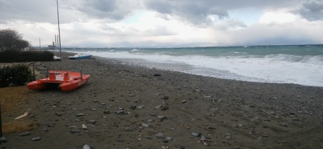 Temporali e mareggiate, Sibaritide in ginocchio. Ancora allerta meteo in Calabria Temporali e mareggiate, Sibaritide in ginocchio. Ancora allerta meteo in Calabria