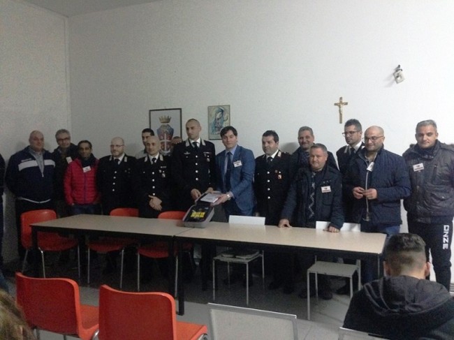 Rossano, associazione Fidelitas dona un defibrillatore al Comando dei Carabinieri