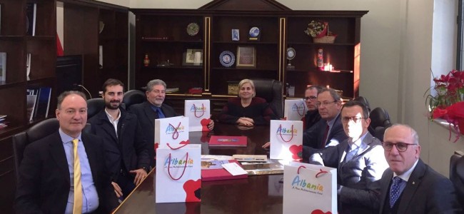 Ponte culturale Calabria-Albania. Operatori turistici della Sibaritide a Tirana Ponte culturale Calabria-Albania. Operatori turistici della Sibaritide a Tirana