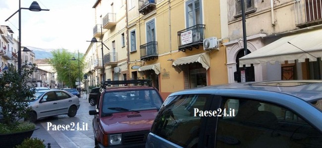 Castrovillari. Soste selvagge e sui marciapiedi, arrivano le multe Castrovillari. Soste selvagge e sui marciapiedi, arrivano le multe