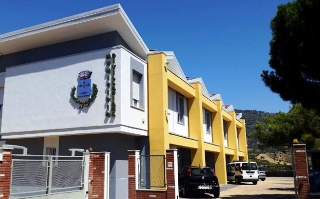 Villapiana, urla e insulti tra i banchi dell’assise. Il presidente Grande bacchetta i colleghi consiglieri Villapiana, urla e insulti tra i banchi dell’assise. Il presidente Grande bacchetta i colleghi consiglieri