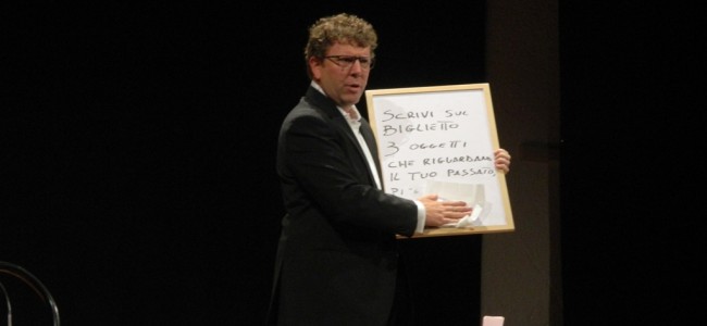 Castrovillari, un mentalista incanta il pubblico del “Calàbbria Teatro Festival” Castrovillari, un mentalista incanta il pubblico del “Calàbbria Teatro Festival”