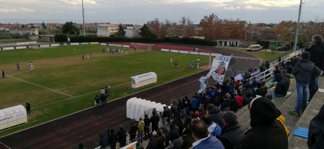 Castrovillari abbonato al pari. Bel punto esterno del Trebisacce. Vittorie per Roseto e Amendolara Castrovillari abbonato al pari. Bel punto esterno del Trebisacce. Vittorie per Roseto e Amendolara