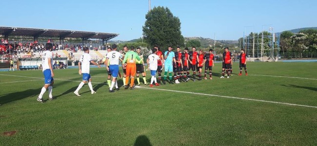 Dal Pollino alla Sila, il sogno dei Lupi. Cosenza in semifinale play off per la Serie B. A Castrovillari vogliono la Serie D Dal Pollino alla Sila, il sogno dei Lupi. Cosenza in semifinale play off per la Serie B. A Castrovillari vogliono la Serie D