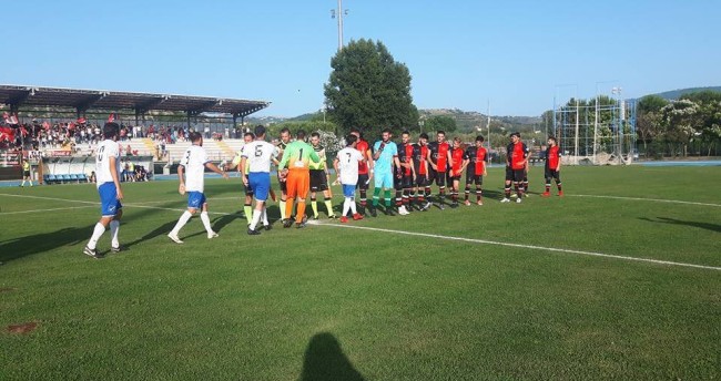 Dal Pollino alla Sila, il sogno dei Lupi. Cosenza in semifinale play off per la Serie B. A Castrovillari vogliono la Serie D Dal Pollino alla Sila, il sogno dei Lupi. Cosenza in semifinale play off per la Serie B. A Castrovillari vogliono la Serie D
