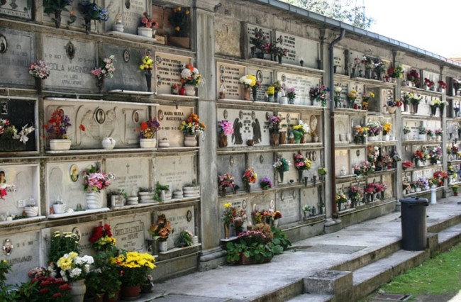 Al cimitero di Castrovillari mancano loculi. Salme in attesa di sepoltura Al cimitero di Castrovillari mancano loculi. Salme in attesa di sepoltura