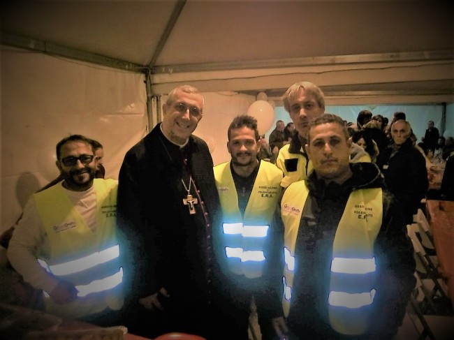 Il cenone di Natale tra gli alluvionati delle frazioni di Corigliano Il cenone di Natale tra gli alluvionati delle frazioni di Corigliano