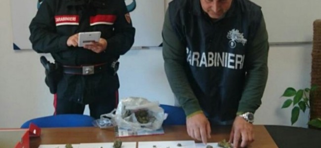 Corigliano. Spacciavano droga nella stazione ferroviaria. Tre giovanissimi in manette Corigliano. Spacciavano droga nella stazione ferroviaria. Tre giovanissimi in manette