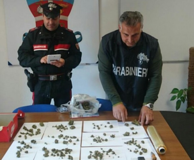 Corigliano. Spacciavano droga nella stazione ferroviaria. Tre giovanissimi in manette Corigliano. Spacciavano droga nella stazione ferroviaria. Tre giovanissimi in manette