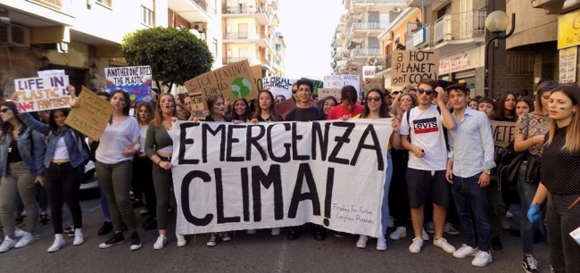 Rossano. Flash mob degli studenti per la difesa dell’ambiente