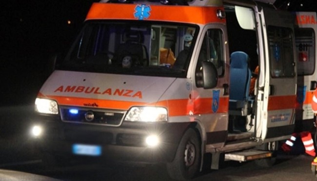 Villapiana. Incidente tra auto e moto, due giovani in ospedale Villapiana. Incidente tra auto e moto, due giovani in ospedale