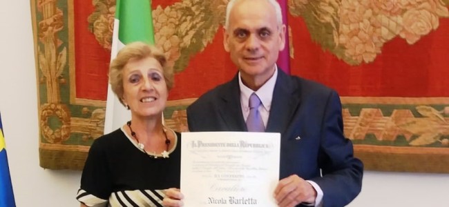 Conferita ad un amendolarese l’onorificenza di Cavaliere dell’Ordine “al Merito della Repubblica Italiana” Conferita ad un amendolarese l’onorificenza di Cavaliere dell’Ordine “al Merito della Repubblica Italiana”