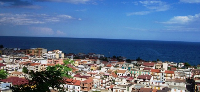 Trebisacce. Sulle vetrine dei negozi slogan in difesa dell’ospedale Trebisacce. Sulle vetrine dei negozi slogan in difesa dell’ospedale