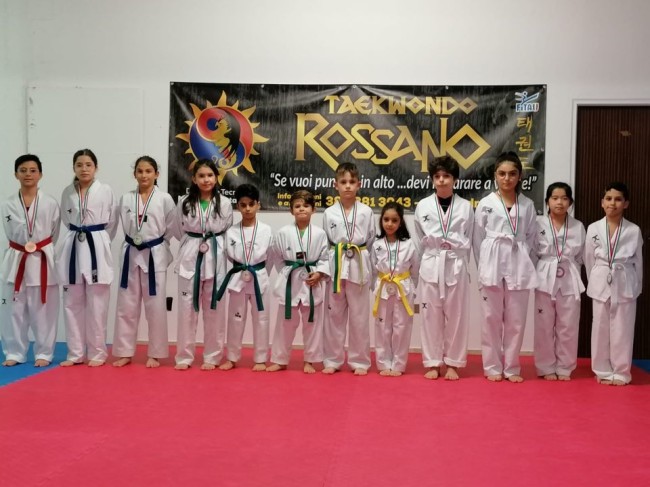 Incetta di medaglie per i piccoli atleti di Rossano al torneo interregionale di taekwondo