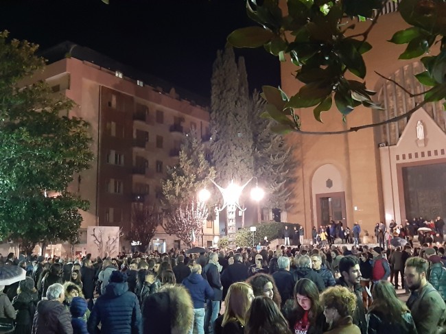 “La Calabria non si Lega”. Il Movimento delle Sardine è sceso in piazza a Cosenza