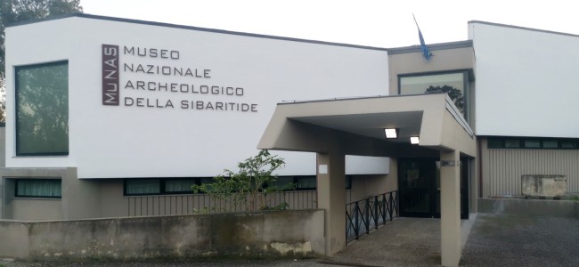Restituiti al Museo della Sibaritide i reperti trafugati nel sito di Francavilla Marittima Restituiti al Museo della Sibaritide i reperti trafugati nel sito di Francavilla Marittima