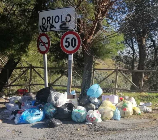Emergenza rifiuti in Calabria. Situazione grave ad Oriolo